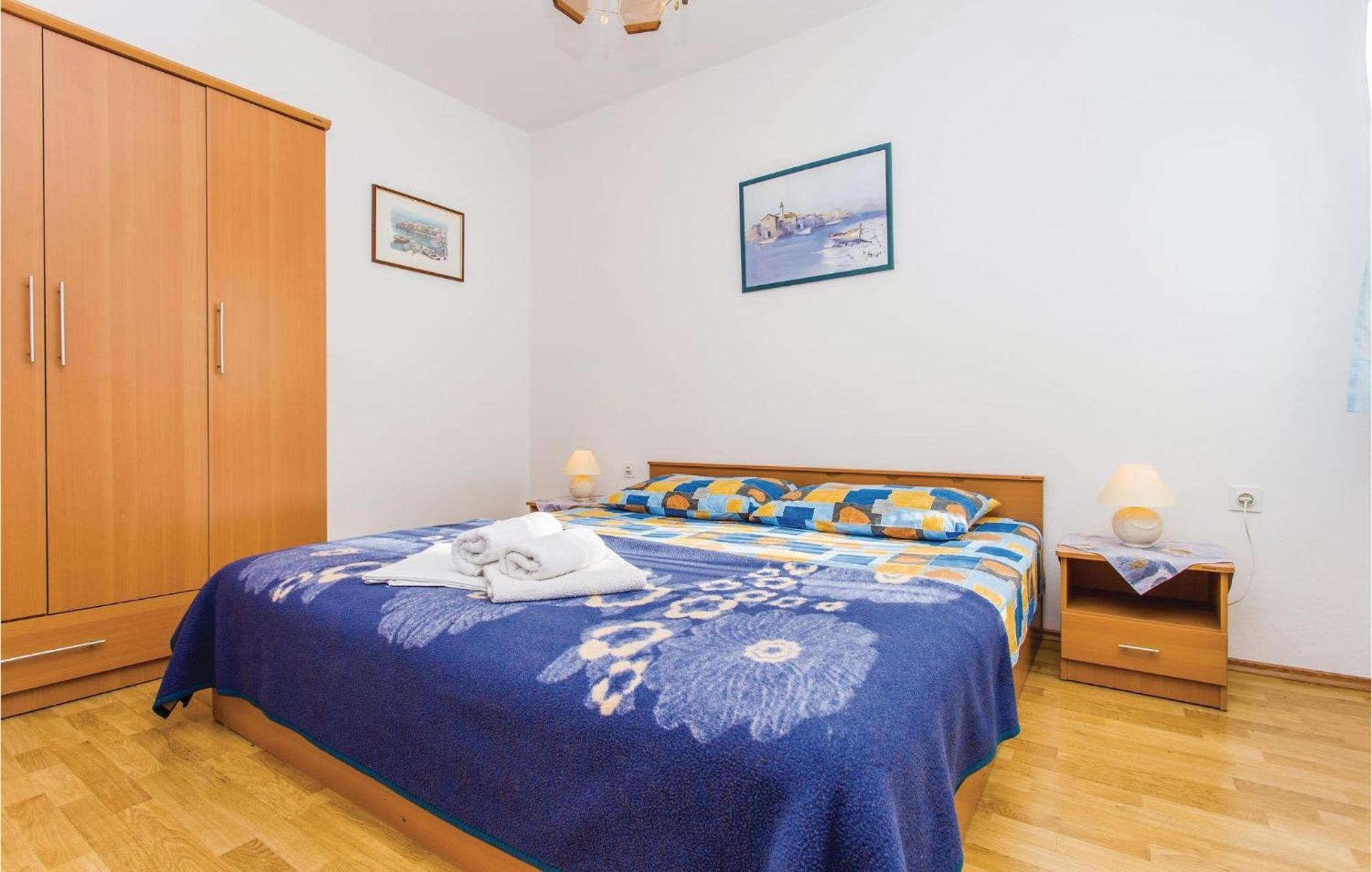 1 Bedroom Awesome Apartment In Малинска Екстериор снимка